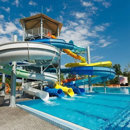 In Tarsis & Aquapark Апартамент